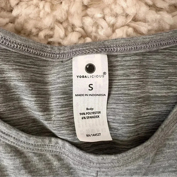 Yogalicious women’s crop tank top with twist front. - Picture 2 of 6